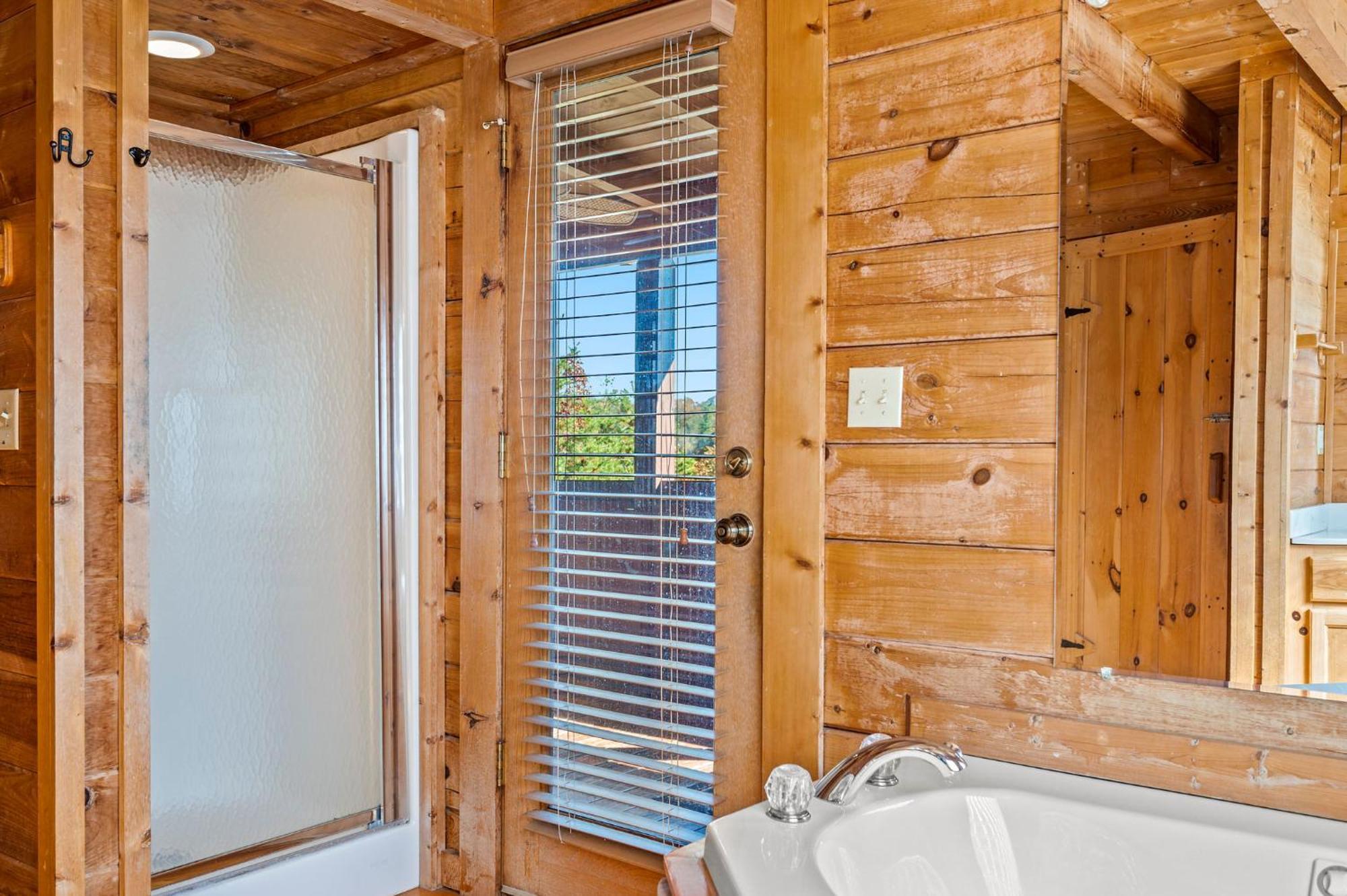 Bearfoot Pines - True Log Cabin - Wi-Fi, Hot Tub, Fishing, Deck With Views! - Mins To Pf Sevierville Exterior foto